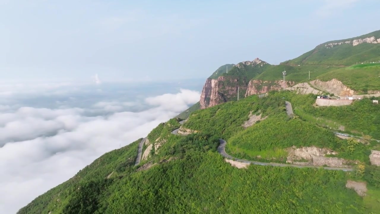 河南省辉县市薄壁镇南太行山区宝泉景区附近雨后日出云海奇观视频下载