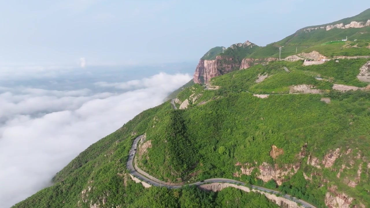 河南省辉县市薄壁镇南太行山区宝泉景区附近雨后日出云海奇观视频下载