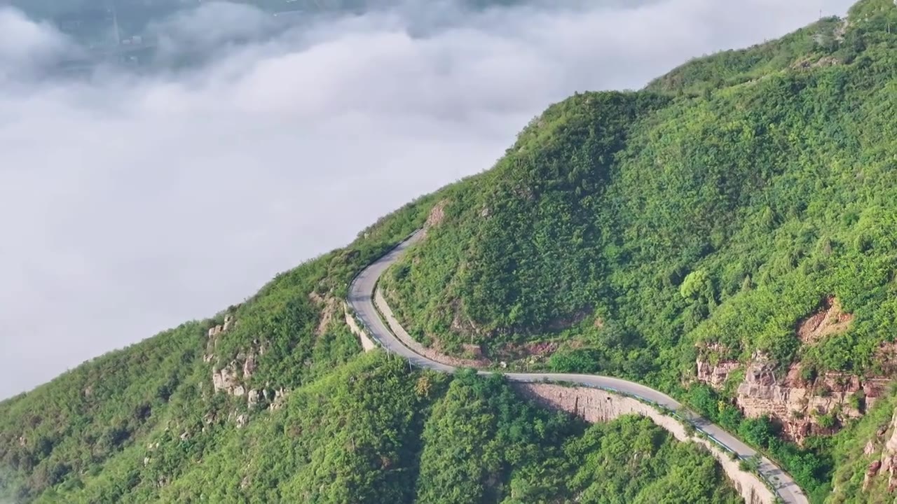 河南省辉县市薄壁镇南太行山区宝泉景区附近雨后日出云海奇观视频素材