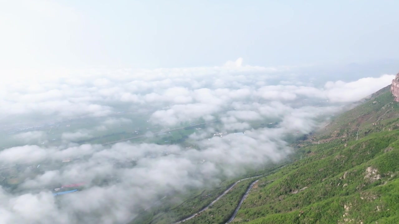 河南省辉县市薄壁镇南太行山区宝泉景区附近雨后日出云海奇观视频素材