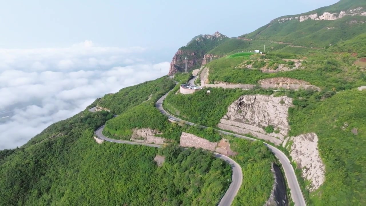 河南省辉县市薄壁镇南太行山区宝泉景区附近雨后日出云海奇观视频素材