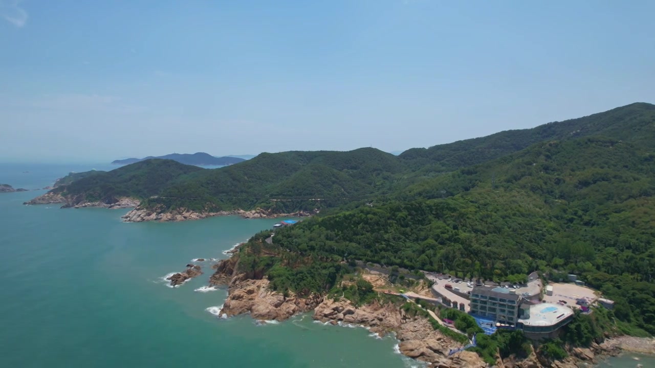 航拍中国山东省威海市夏季岛屿海洋自然风光视频素材