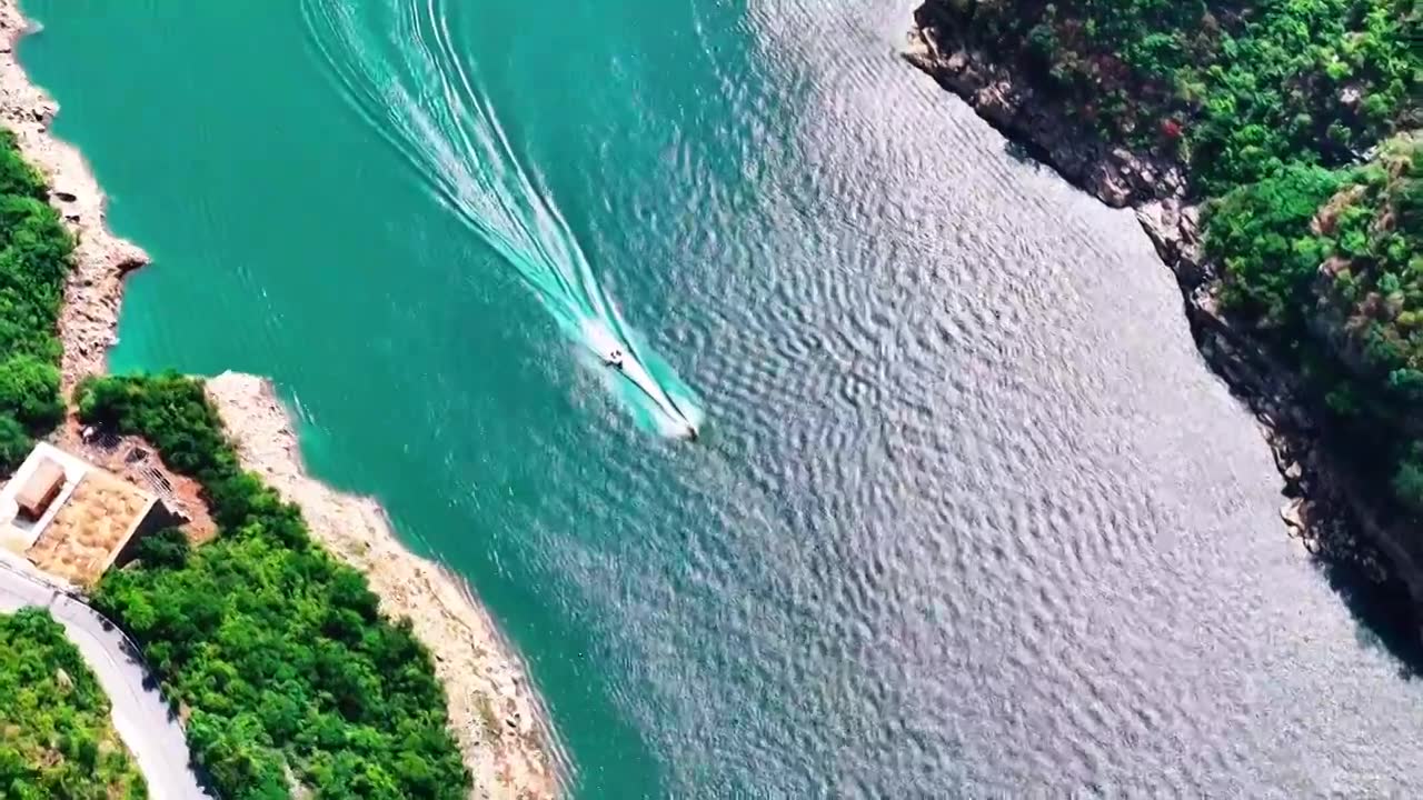 河南省辉县市薄壁镇南太行山区峡谷中的宝泉景区视频素材