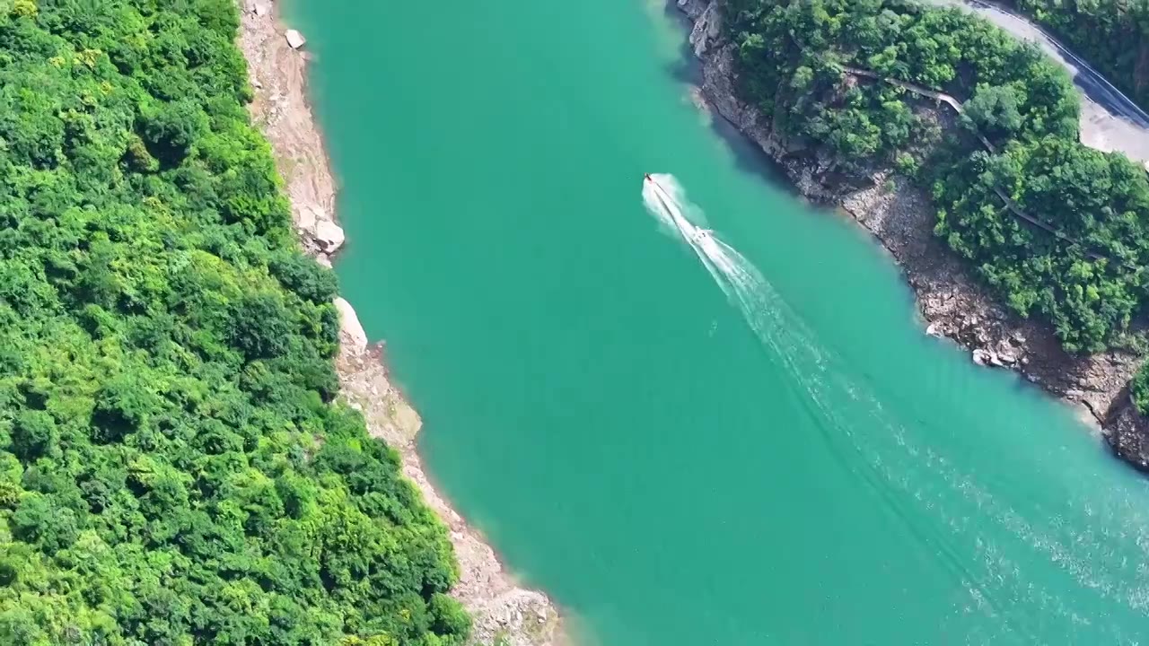 河南省辉县市薄壁镇南太行山区峡谷中的宝泉景区视频素材