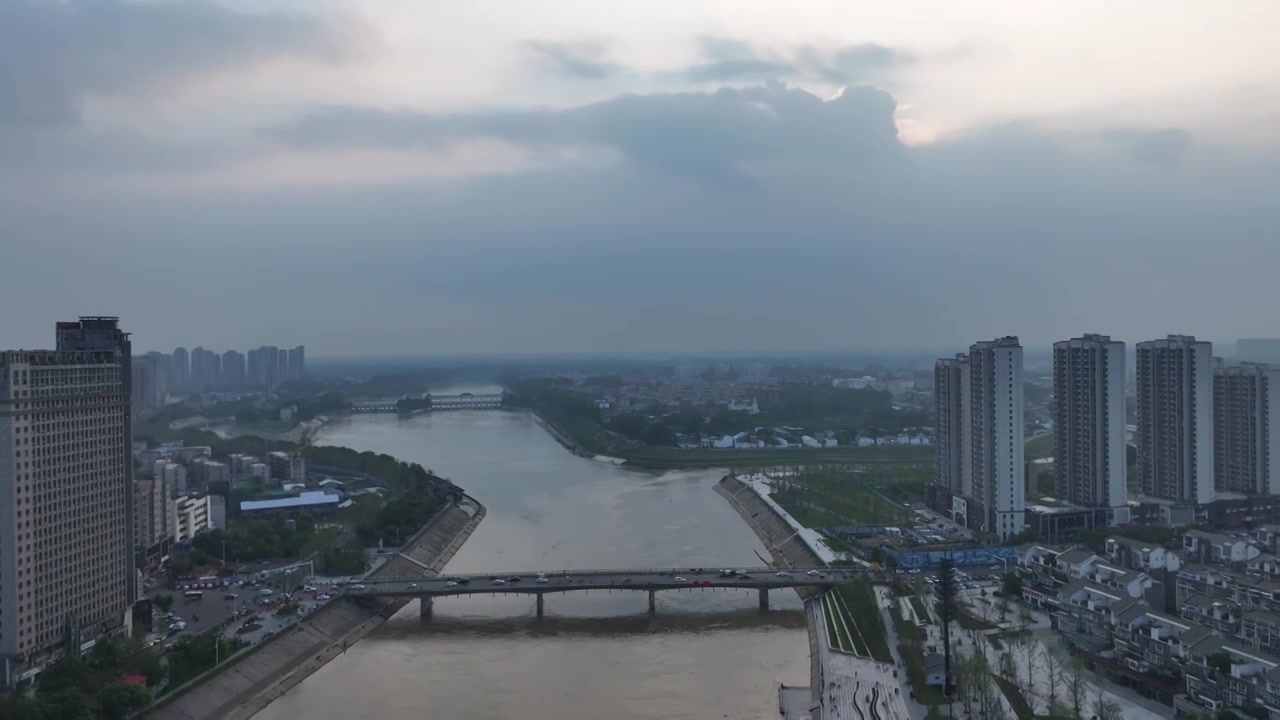 夏天雨季周口川汇区沙颍河大闸水坝水闸开闸泄洪场景视频素材