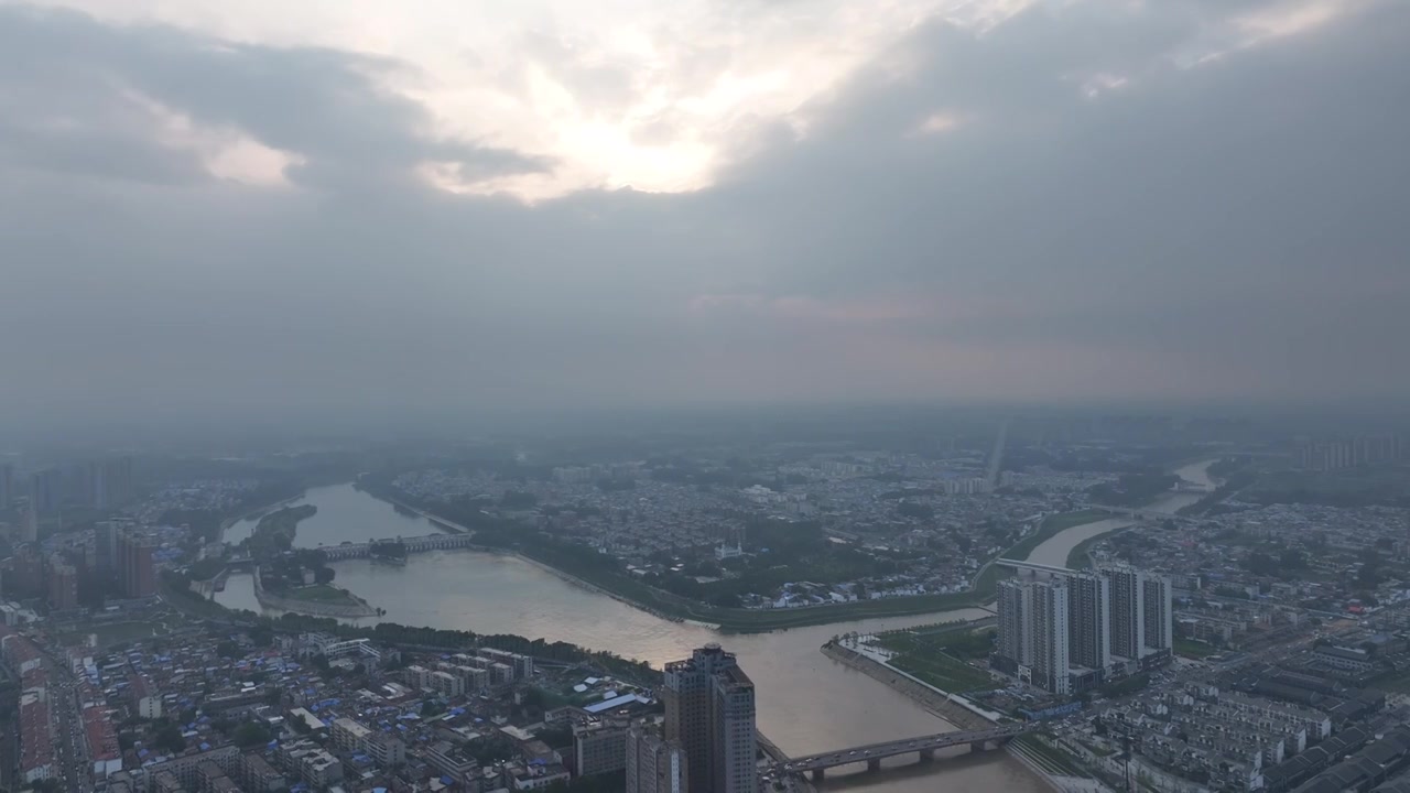 夏天雨季周口川汇区沙颍河大闸水坝水闸开闸泄洪场景视频素材