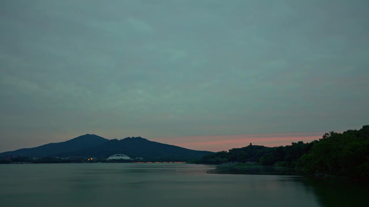 清晨玄武湖上空的云视频下载