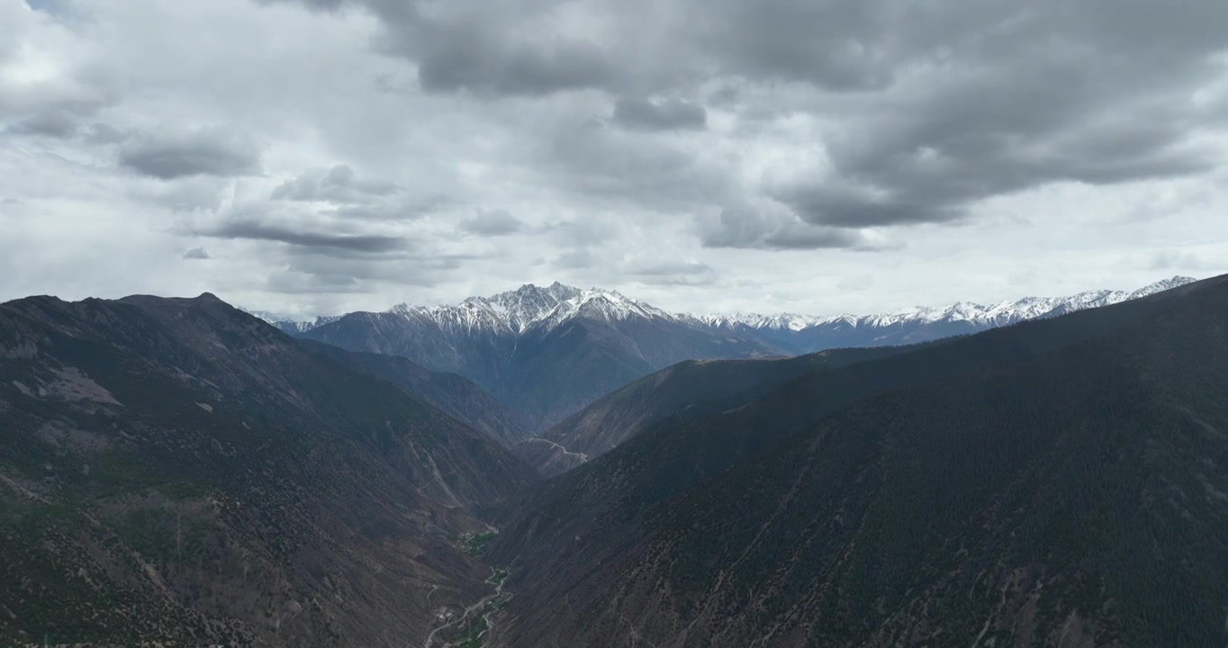 西藏昌都：觉巴山风光视频素材