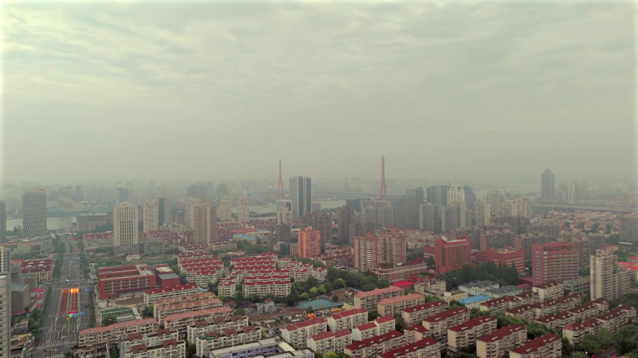 雨后黎明中的杨浦大桥视频素材