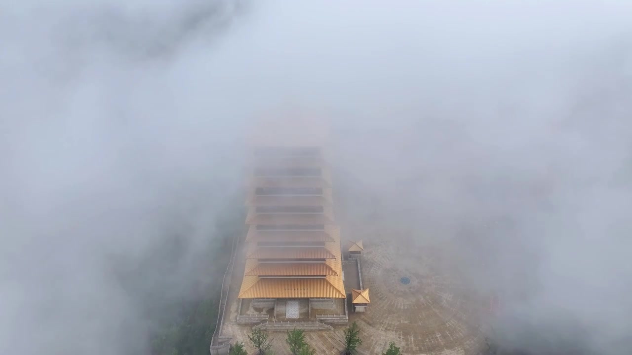 江苏南京江宁区牛首山景区晨雾，再现了金陵四十八景之牛首烟岚的美景视频素材