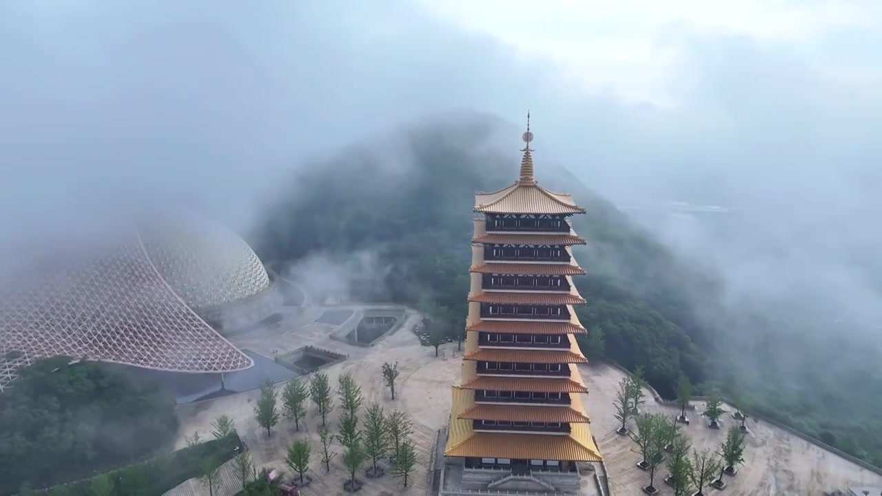 江苏南京江宁区牛首山景区晨雾，再现了金陵四十八景之牛首烟岚的美景视频素材