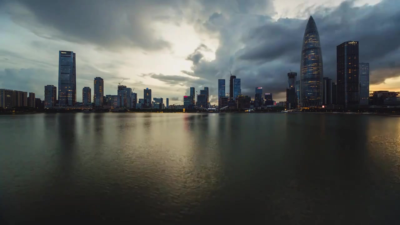 深圳中国华润大厦和深圳湾一号雨天傍晚延时视频视频素材