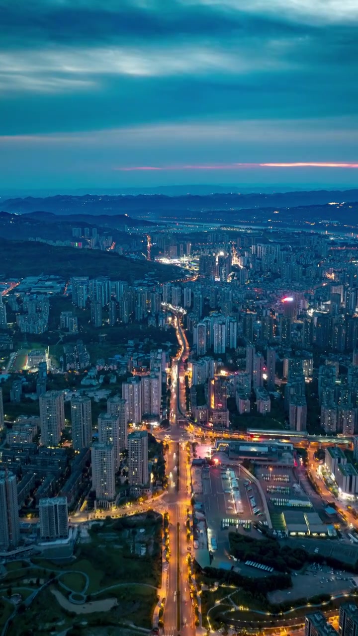 航拍重庆鱼洞轻轨夜景都市延迟风光视频素材