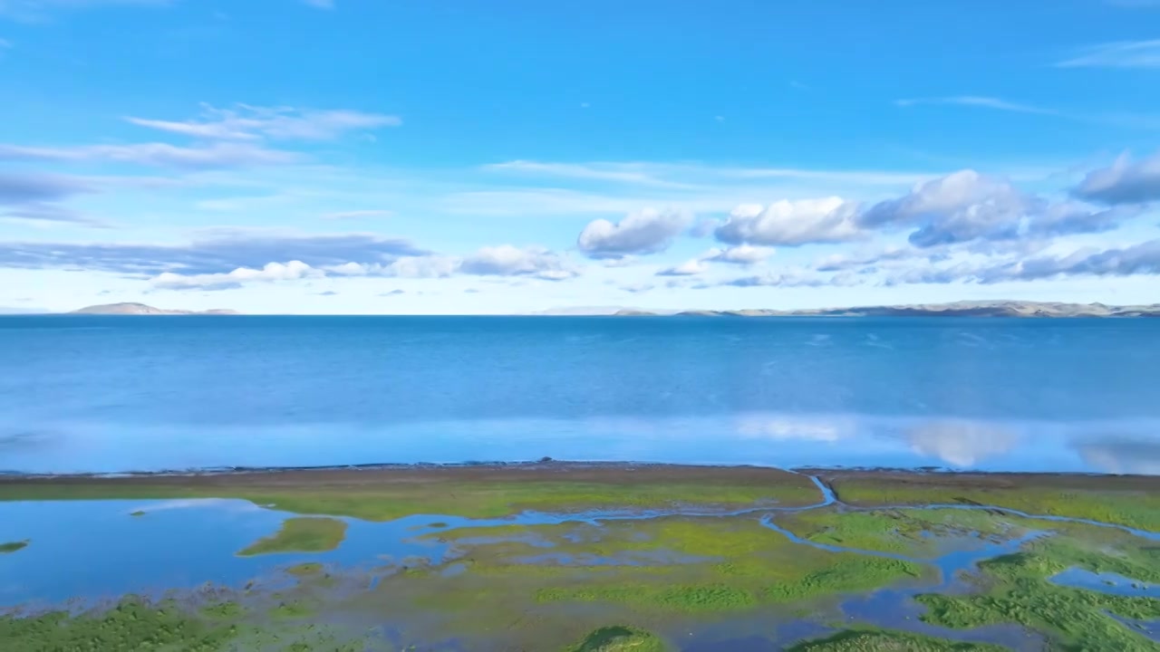 航拍西藏那曲旅游蓝色圣湖纳木错湖景视频素材