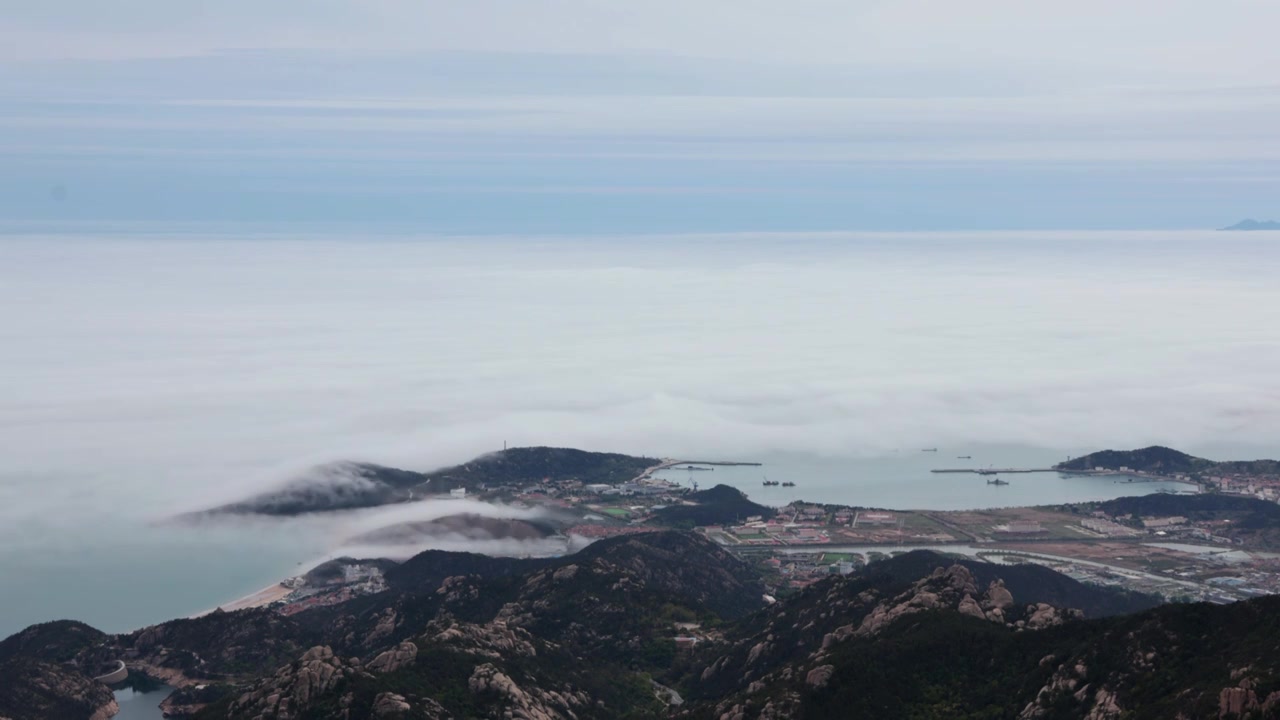 青岛崂山山顶平流雾海雾视频素材