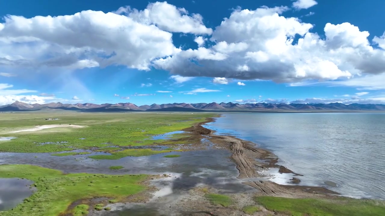 航拍西藏旅游纳木错蓝天白云湖景自然风光视频素材