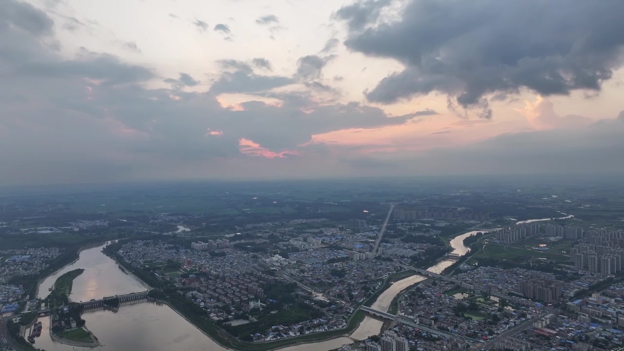 周口川汇区沙颍河与贾鲁河交叉口城市天际线云景视频素材