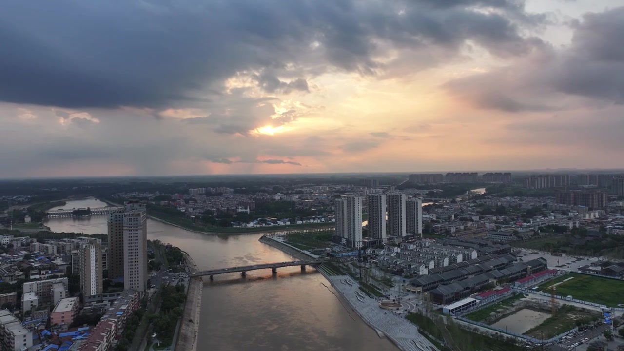 周口川汇区沙颍河与贾鲁河交叉口城市天际线云景视频素材