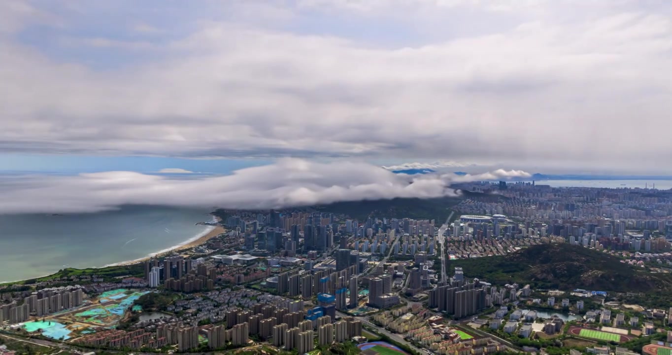 青岛浮山上的来自海面的云雾视频下载