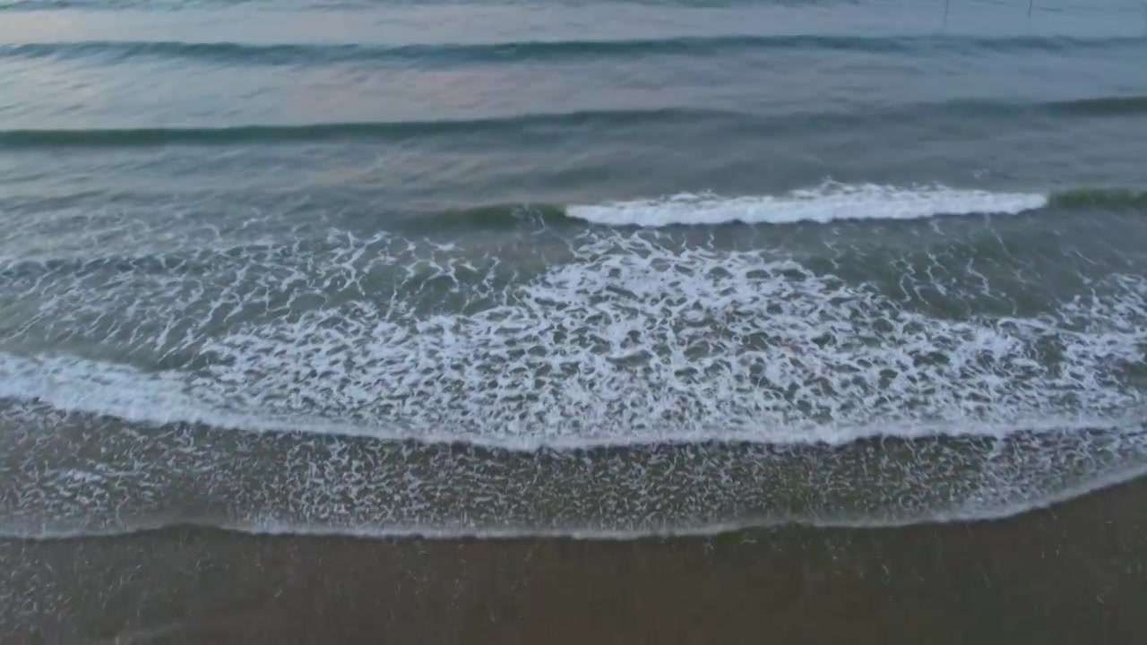 蓝色大海沙滩与浪花视频素材