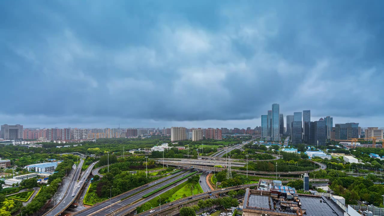 北京雨中的丽泽商务区8K延时视频素材