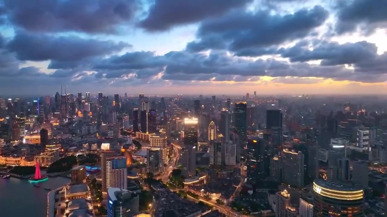 上海台风天外滩浦东航拍视频素材