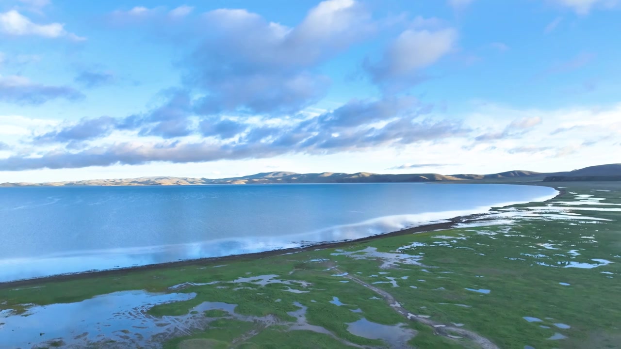 航拍西藏那曲旅游圣湖纳木错蓝色湖景自然风景视频素材