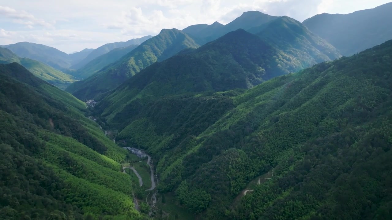 桐木关位于福建省武夷山市桐木村，是福建与江西的省界关隘，为武夷山八大雄关之一视频下载