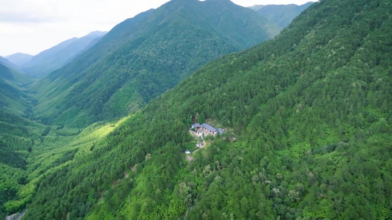 桐木关位于福建省武夷山市桐木村，是福建与江西的省界关隘，为武夷山八大雄关之一视频素材