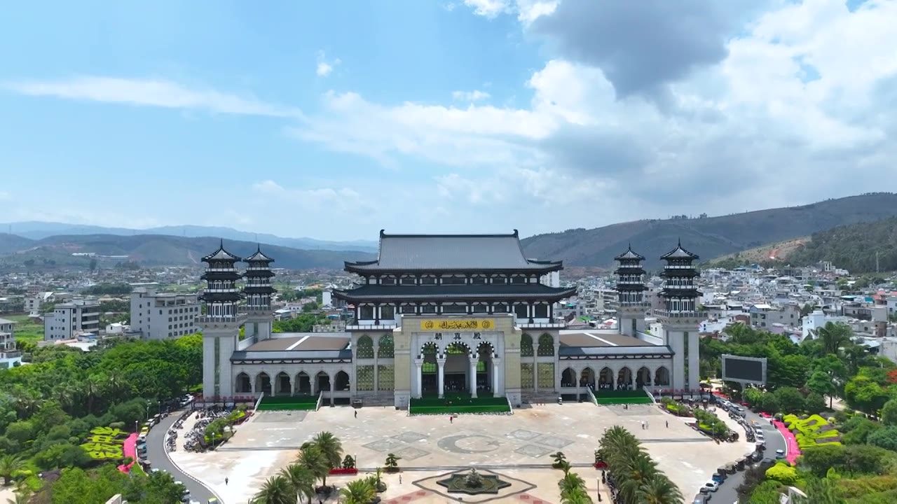 航拍云南旅游个旧市地标建筑沙甸大清真寺视频素材