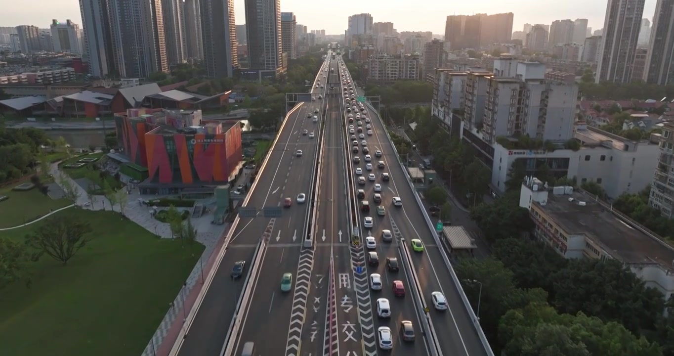 航拍夕阳下成都二环高架桥城市风光道路交通视频素材