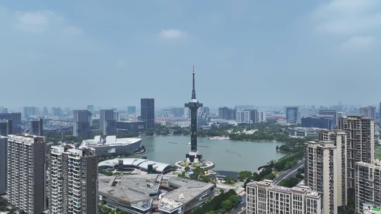 航拍江苏盐城聚龙湖电视塔城市风光视频素材