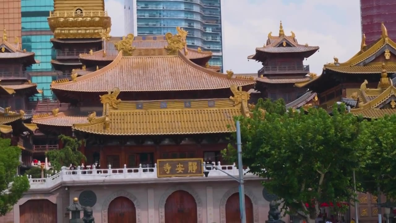 上海静安寺城市街道车流人流视频素材