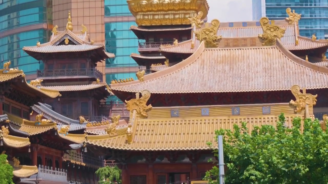 上海静安寺城市街道车流人流视频素材