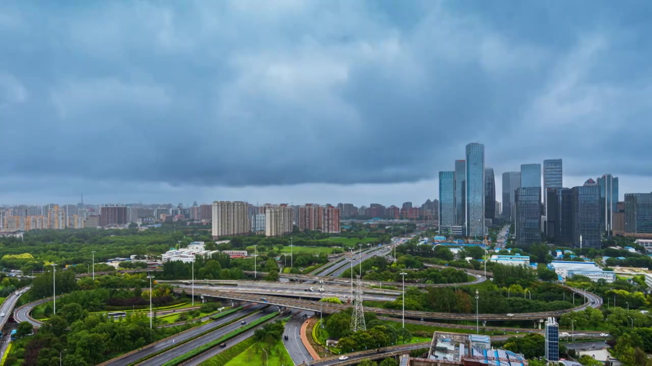 北京雨中的丽泽商务区8K延时视频素材