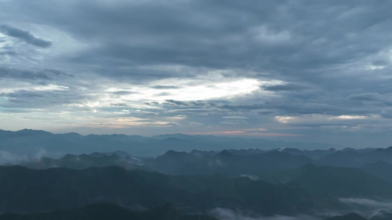 高山云雾风景延时视频素材