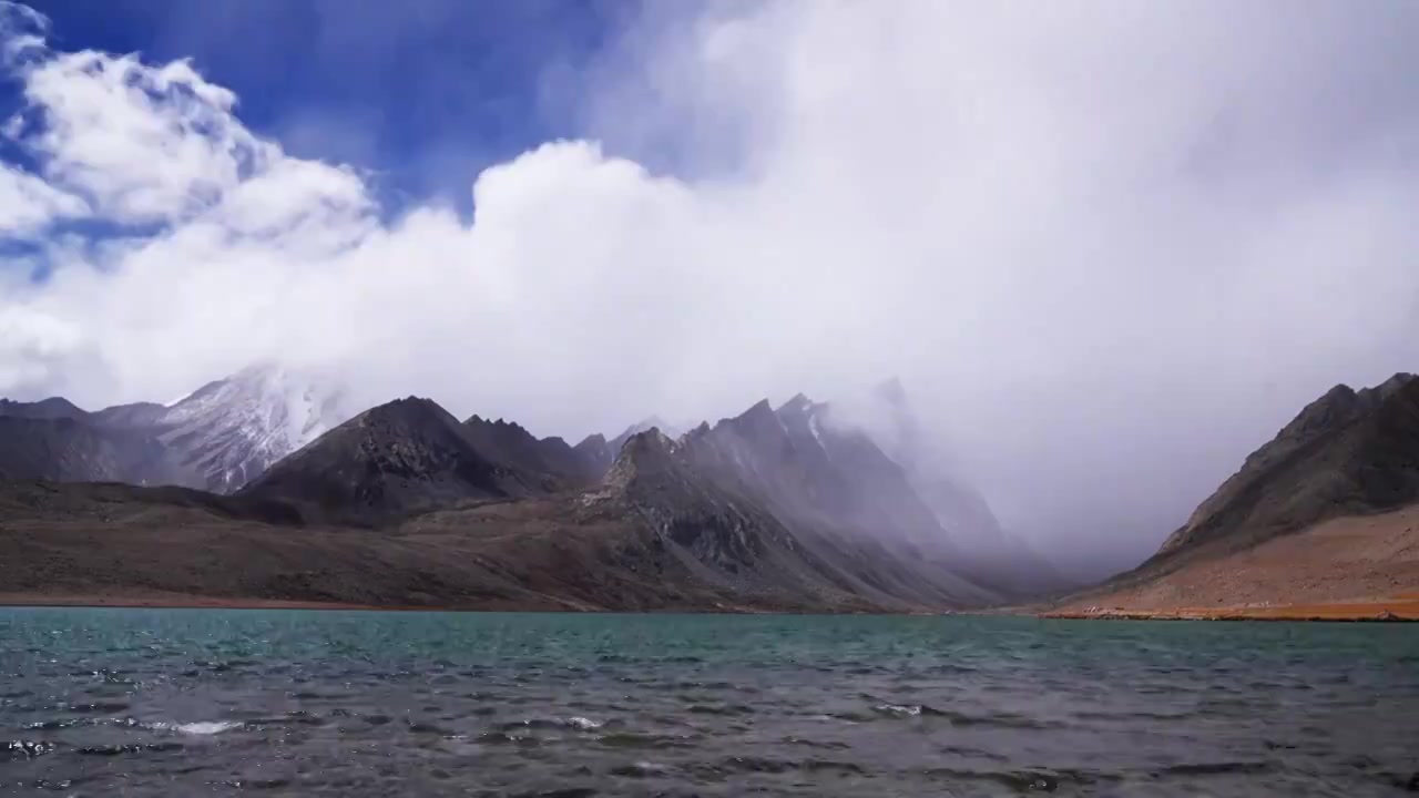 航拍西藏小众秘境定结宗措湖美景视频素材