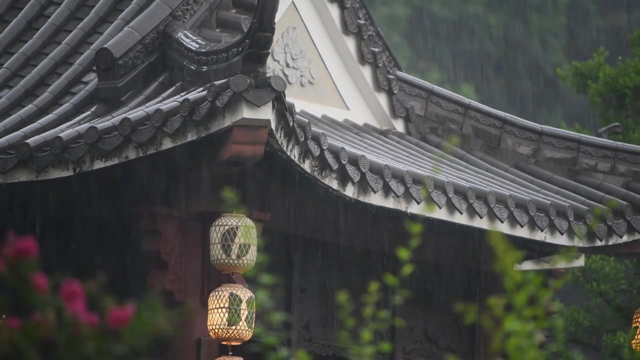 雨中的岭南园林古建筑视频素材