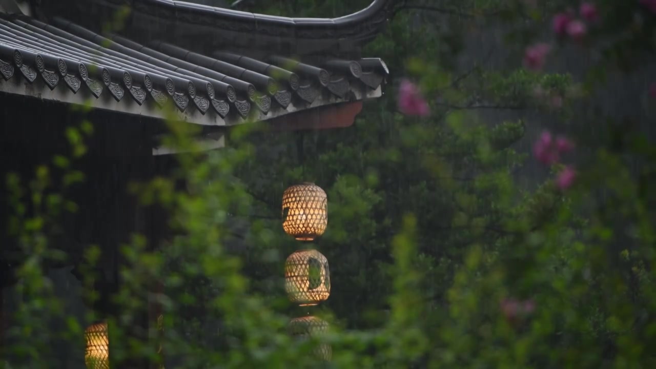 雨中的岭南园林古建筑视频素材