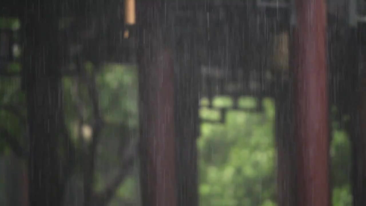 雨中的岭南园林古建筑视频素材