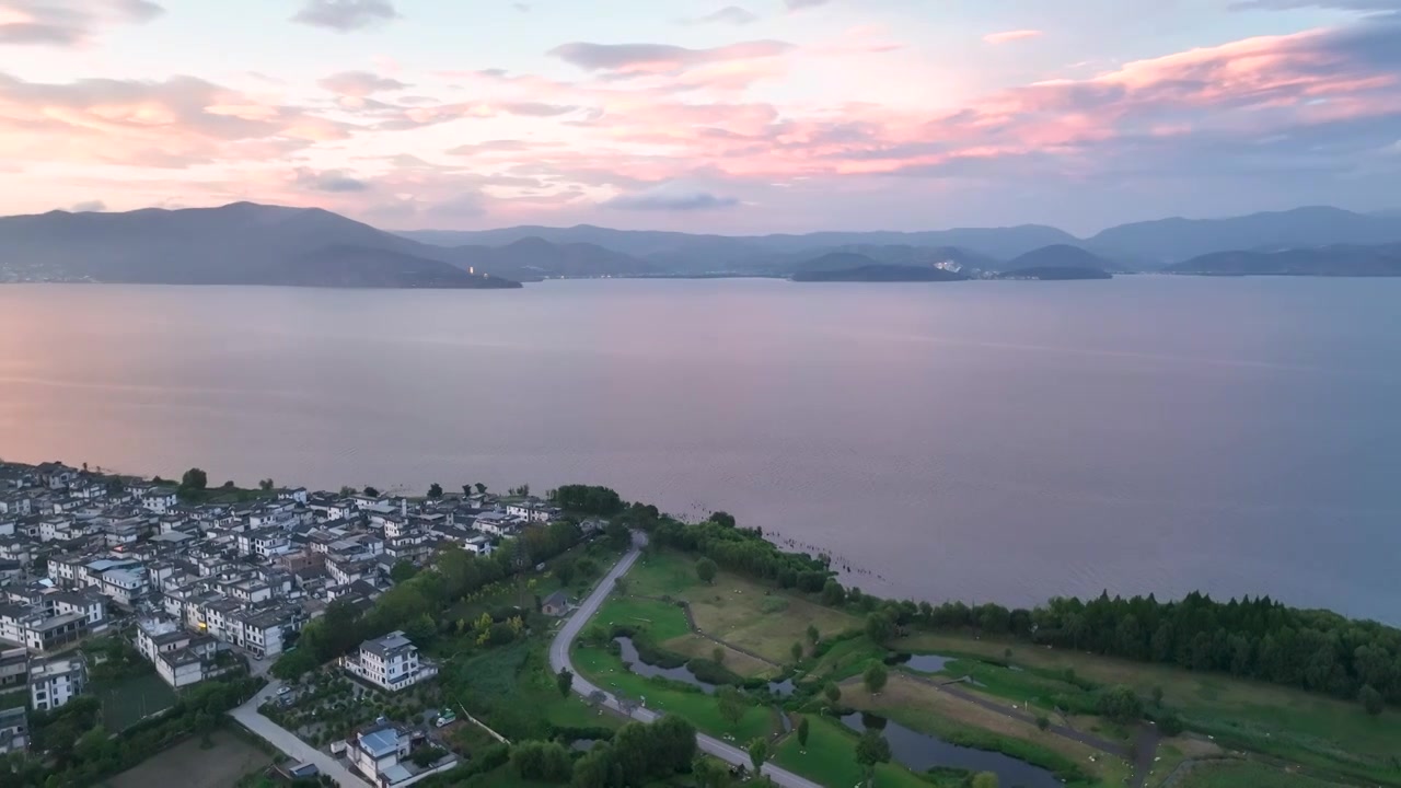 航拍云南旅游大理洱海朝阳日出视频素材