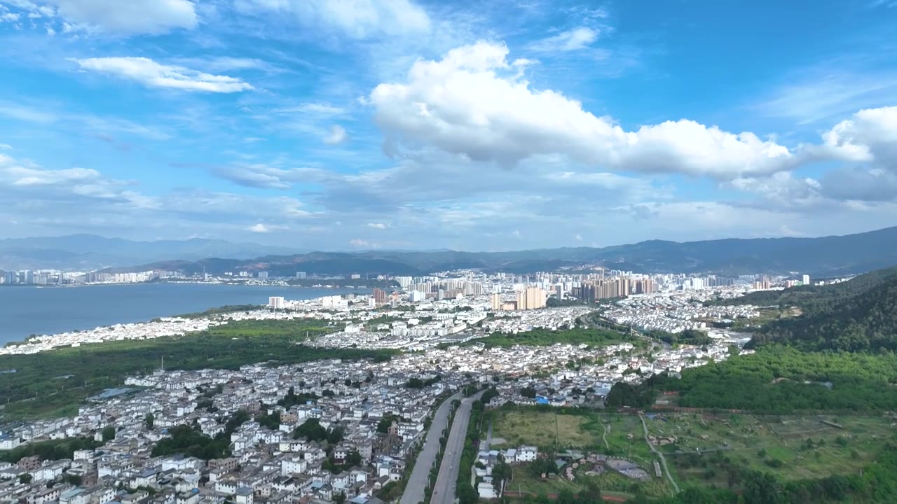 航拍云南旅游大理苍山洱海下关城区街景视频素材