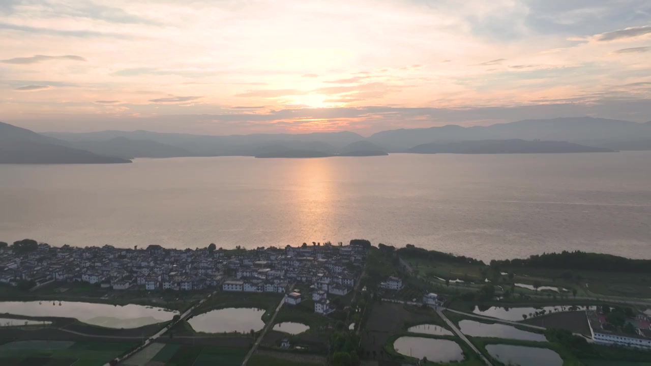 航拍云南旅游大理洱海日出朝阳视频素材