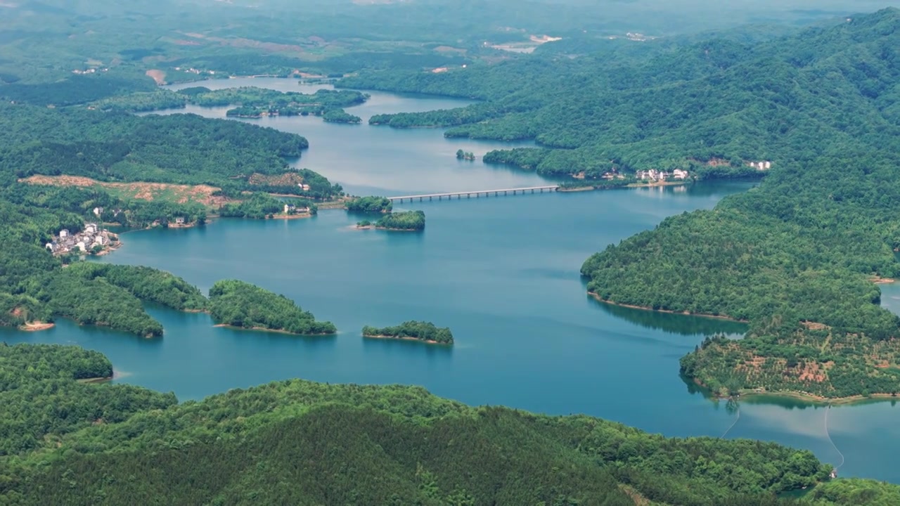 江西省乐平市翠萍湖水源地航拍风景视频素材