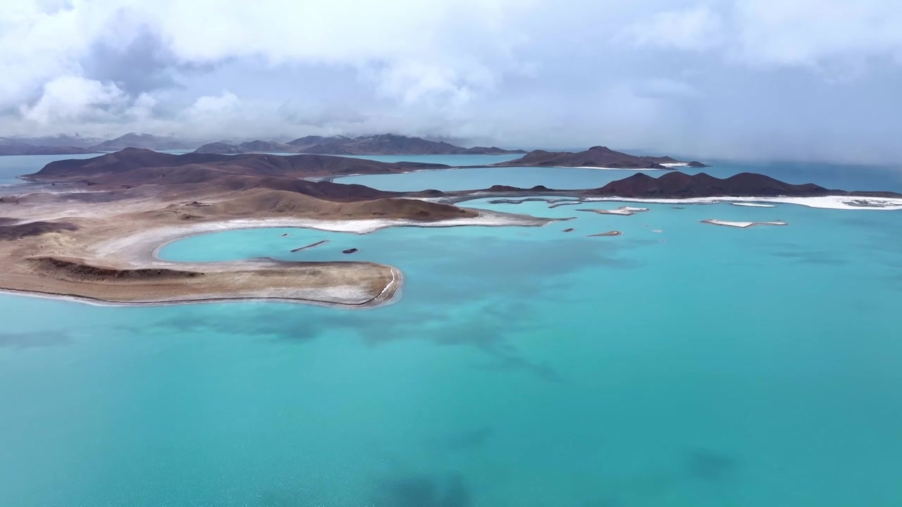 中国西藏山南市羊卓雍错春季航拍风光视频素材