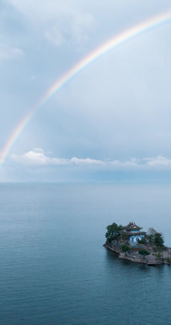 云南大理洱海小普陀上空的双彩虹延时摄影视频素材