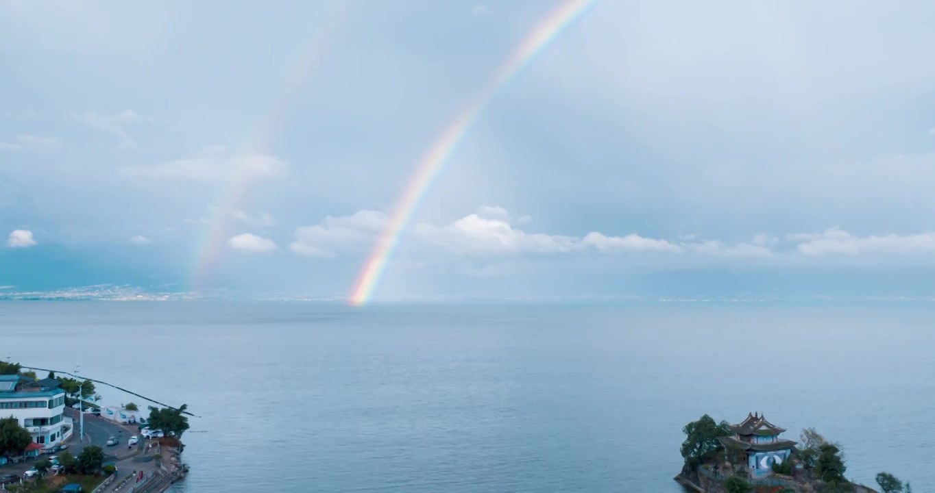 云南大理洱海小普陀上空的双彩虹延时摄影视频素材