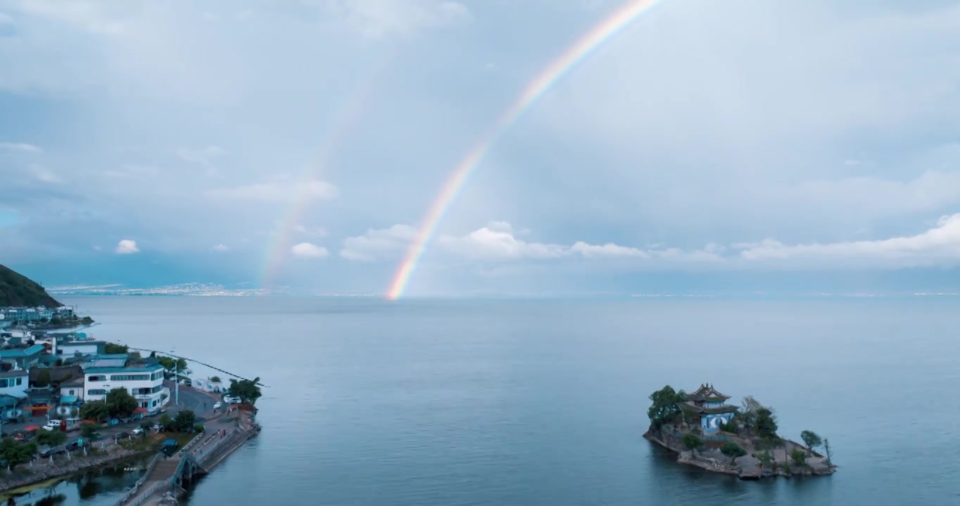 云南大理洱海小普陀上空的双彩虹延时摄影视频素材