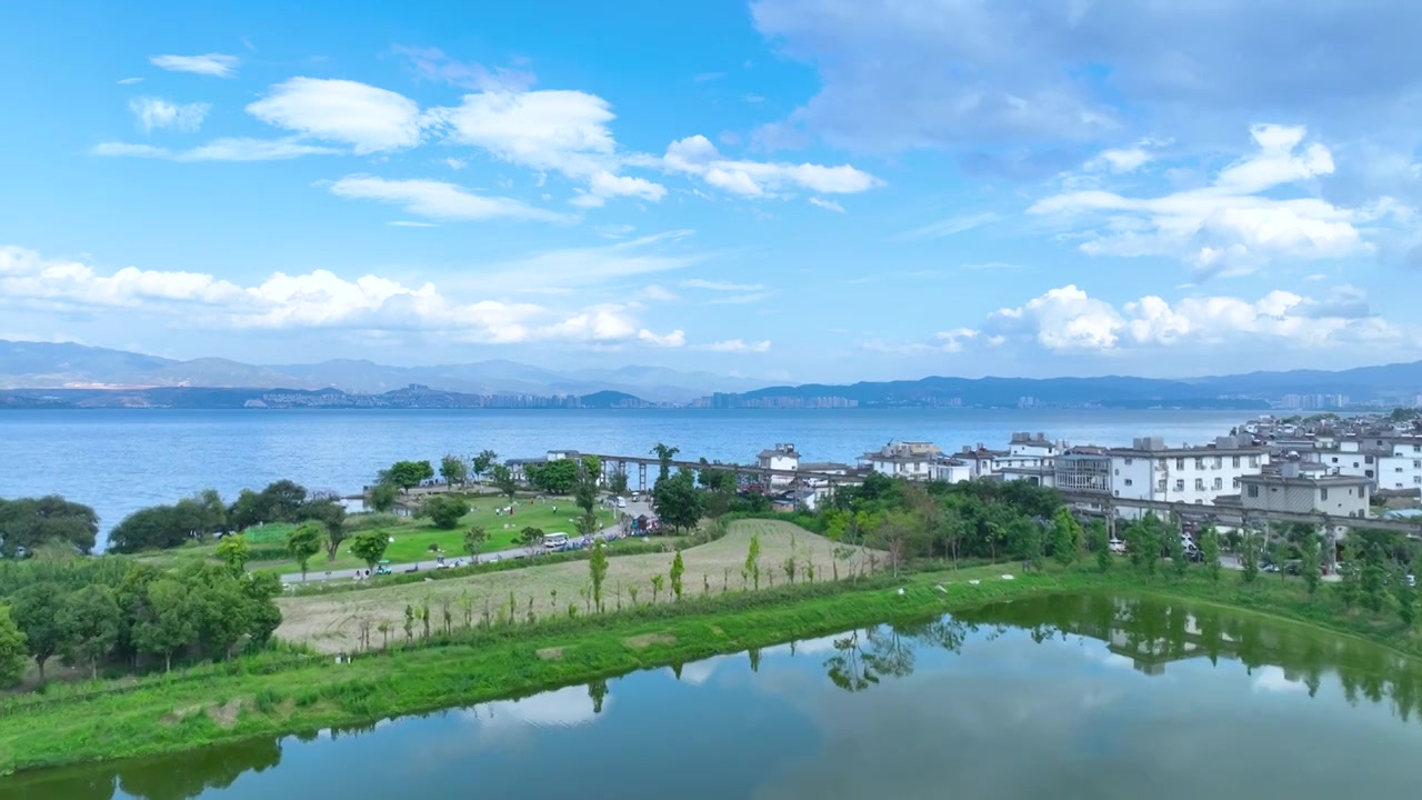 航拍云南旅游大理洱海蓝色湖景自然风景视频素材