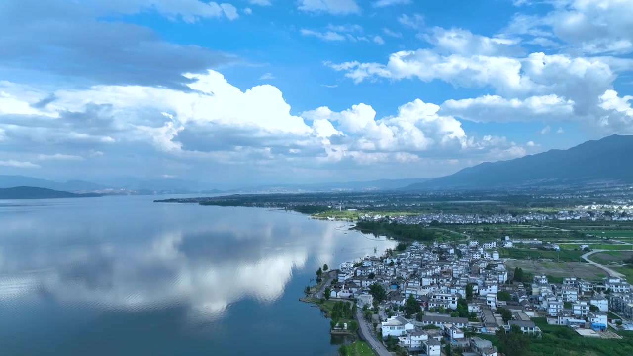 航拍云南旅游大理古城苍山洱海湖景自然风景视频素材